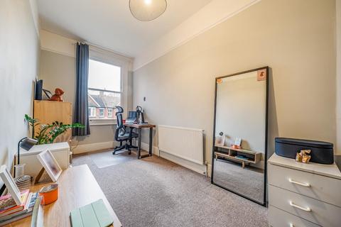 18b Bargery Road, London, SE6 2LN