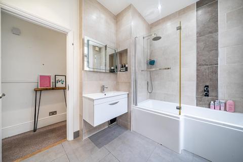 18b Bargery Road, London, SE6 2LN