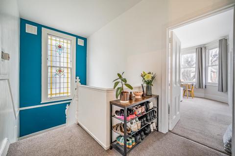 18b Bargery Road, London, SE6 2LN