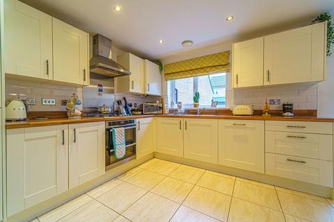 4 bedroom detached house for sale, Aluminium Close, Rogerstone, NP10