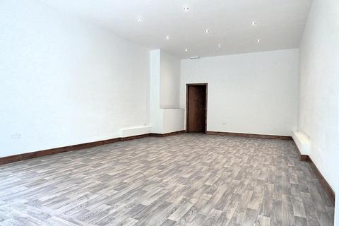 1 bedroom flat for sale, Retail Shop & Apartment. Earby