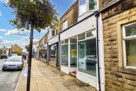 1 bedroom flat for sale, Retail Shop & Apartment. Earby