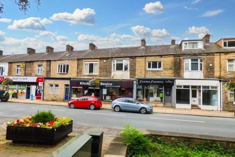 1 bedroom flat for sale, Retail Shop & Apartment. Earby