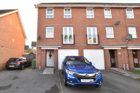 3 bedroom townhouse for sale, Osprey Drive, Scunthorpe