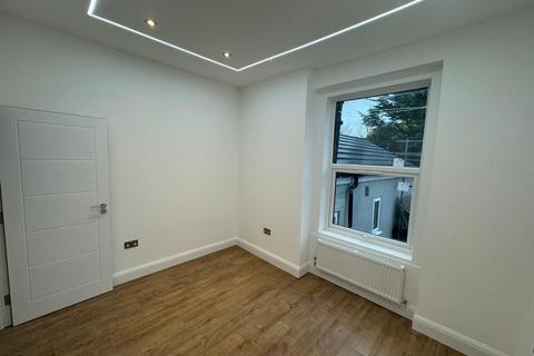 1 bedroom flat to rent, SCARBOROUGH ROAD, FLAT 4, LONDON