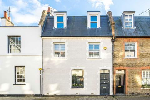 3 bedroom terraced house to rent, Church Street, Old Isleworth TW7