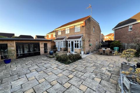 4 bedroom detached house for sale, Chatsworth Avneue, Pontefract