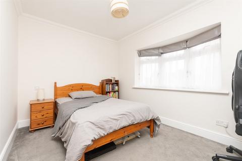 52 Orchard Drive, Meopham, Gravesend, DA13 0LW