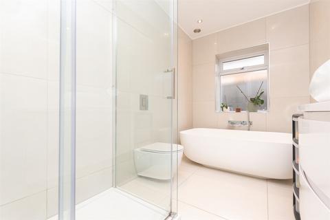 52 Orchard Drive, Meopham, Gravesend, DA13 0LW