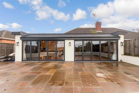 52 Orchard Drive, Meopham, Gravesend, DA13 0LW