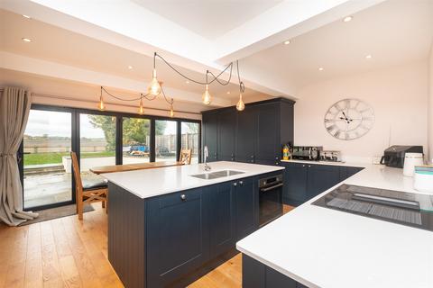 52 Orchard Drive, Meopham, Gravesend, DA13 0LW