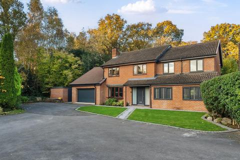 5 bedroom detached house for sale, Avebury Gardens, North Millers Dale, Chandler's Ford