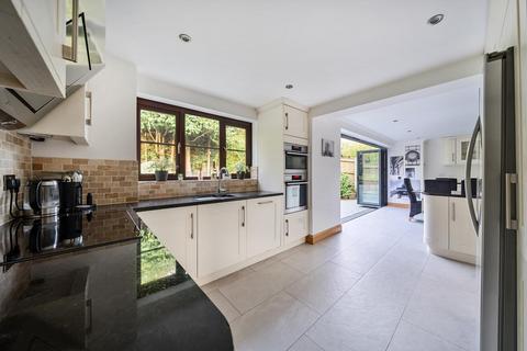 5 bedroom detached house for sale, Avebury Gardens, North Millers Dale, Chandler's Ford