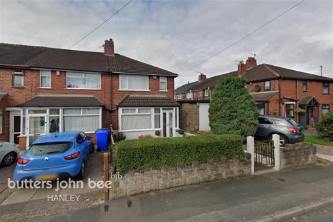 2 bedroom semi-detached house to rent, Howard Crescent, Hanley