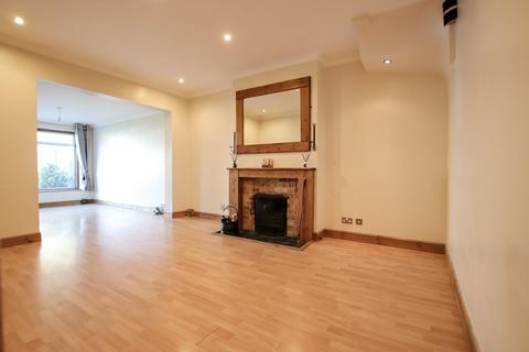 3 bedroom chalet to rent, Fir Tree Grove, Carshalton, SM5