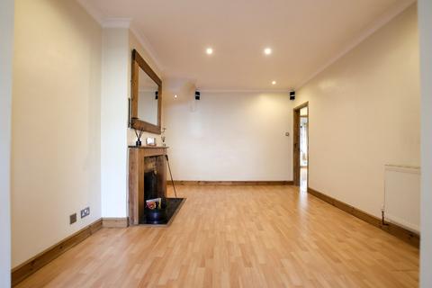 3 bedroom chalet to rent, Fir Tree Grove, Carshalton, SM5