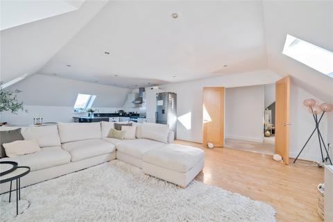 2 bedroom flat for sale, Woodgate Close, Cobham, KT11