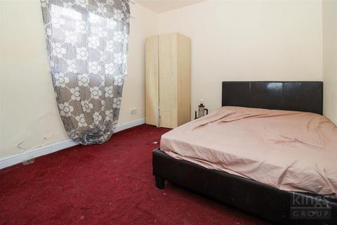 2 bedroom flat for sale, Baronet Road, London