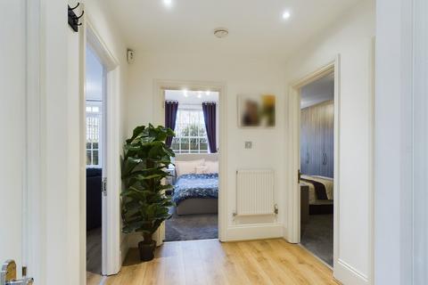 2 bedroom flat for sale, Royal Drive, Princess Park Manor Royal Drive, N11