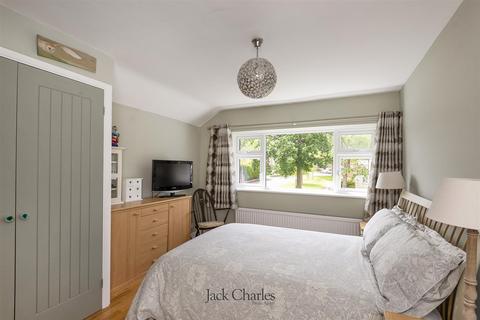 10 Cedar Crescent, Tonbridge, TN10 3QW