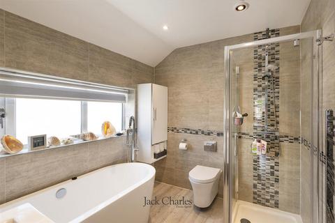 10 Cedar Crescent, Tonbridge, TN10 3QW
