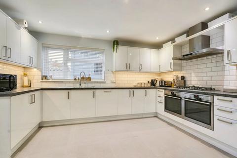 4 bedroom chalet for sale, Abingdon Road, Maidstone, ME16