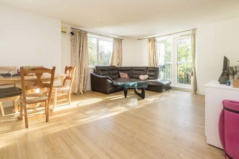 2 bedroom flat to rent, Lamberts Road, Surbiton KT5