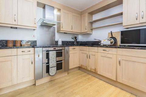 2 bedroom flat to rent, Lamberts Road, Surbiton KT5