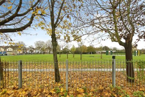 86 Gordon Road, Northfleet, Gravesend, DA11 9JW