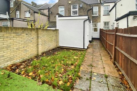 86 Gordon Road, Northfleet, Gravesend, DA11 9JW
