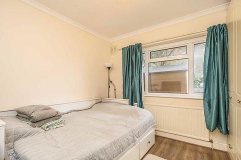 2 bedroom flat to rent, Otterburn Gardens, Isleworth TW7