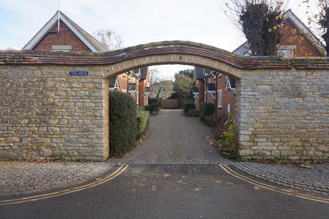 2 bedroom end of terrace house to rent, WEST STREET, OLNEY