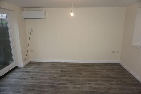 2 bedroom end of terrace house to rent, WEST STREET, OLNEY