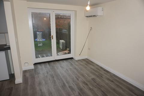 2 bedroom end of terrace house to rent, WEST STREET, OLNEY