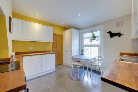 2 bedroom flat for sale, Leahurst Road, Hither Green, London, SE13