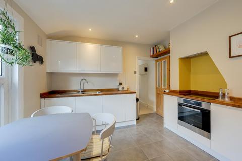 2 bedroom flat for sale, Leahurst Road, Hither Green, London, SE13