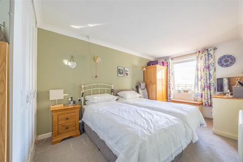 1 bedroom retirement property for sale, HOLLAND ROAD, Westcliff-On-Sea