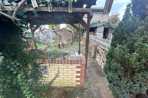 213 Dover Road, Northfleet, Gravesend, DA11 9QN