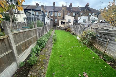213 Dover Road, Northfleet, Gravesend, DA11 9QN
