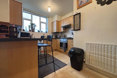 2 bedroom flat for sale, Woodlands Court, Barry, CF62