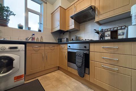 2 bedroom flat for sale, Woodlands Court, Barry, CF62