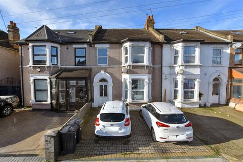 4 bedroom terraced house for sale, Park Road, Ilford, Essex