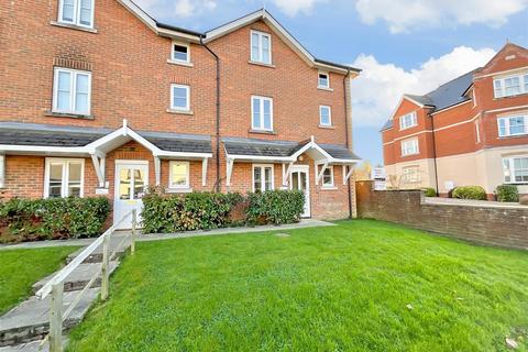 2 bedroom ground floor flat for sale, Framfield Road, Uckfield, East Sussex