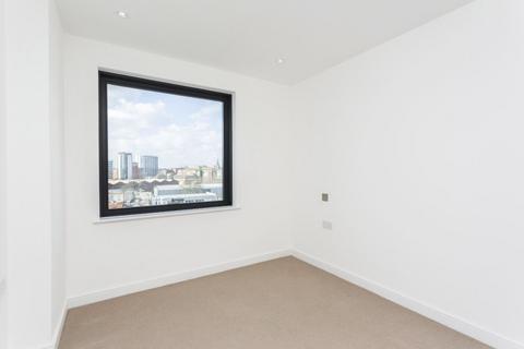 2 bedroom apartment to rent, The Hawkins Tower, Ocean Village SO14