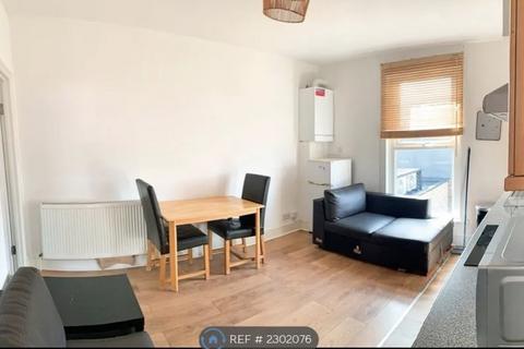 2 bedroom flat to rent, Kingsland High Street, London E8