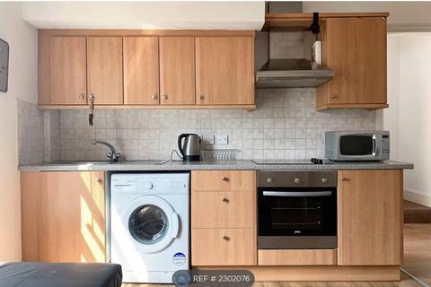 2 bedroom flat to rent, Kingsland High Street, London E8