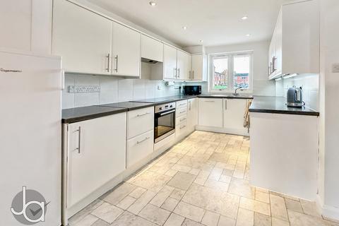 3 bedroom terraced house for sale, Hawthorn Avenue, Colchester