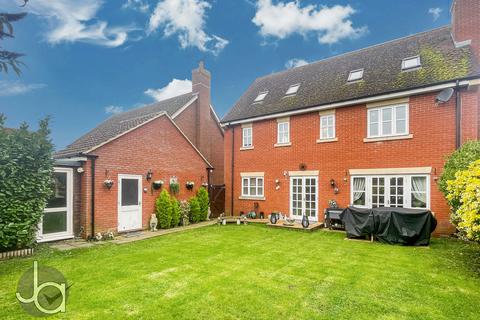 5 bedroom detached house for sale, The Orchard, Heybridge