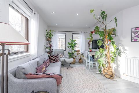 14/11 Sandport, Edinburgh, EH6 6PL