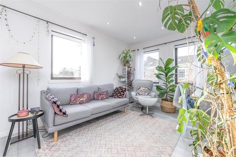 14/11 Sandport, Edinburgh, EH6 6PL